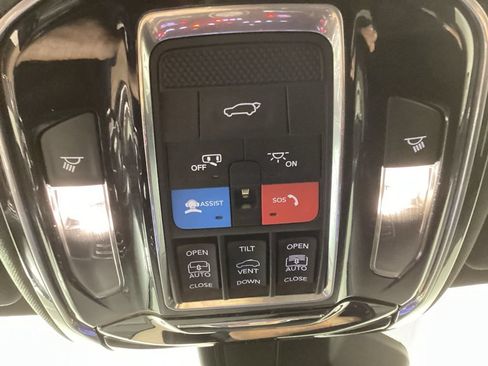 Used 2022 Jeep Grand Wagoneer Series I AWD/4WD image 26
