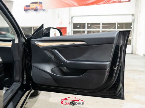 Used 2022 Tesla Model 3 Standard Range image 36