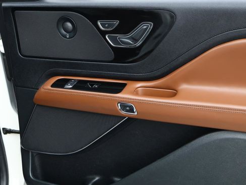 Used 2022 Lincoln Aviator Reserve w/ Elements Package Plus image 18