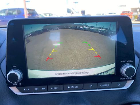 Used 2025 Nissan Sentra SV image 24