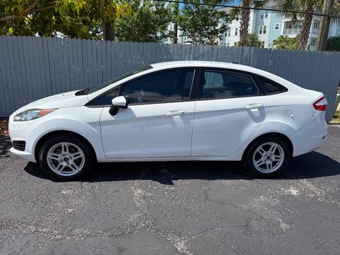 Used 2018 Ford Fiesta SE FWD image 5