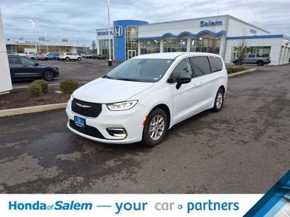 Used 2024 Chrysler Pacifica Touring-L