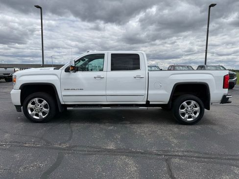 Used 2017 GMC Sierra 2500 Denali w/ Duramax Plus Package AWD/4WD image 4