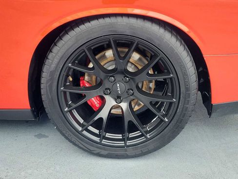 Used 2016 Dodge Challenger SRT Hellcat RWD image 11