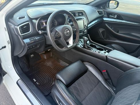 Used 2023 Nissan Maxima SR w/ Sport Mat Group image 10