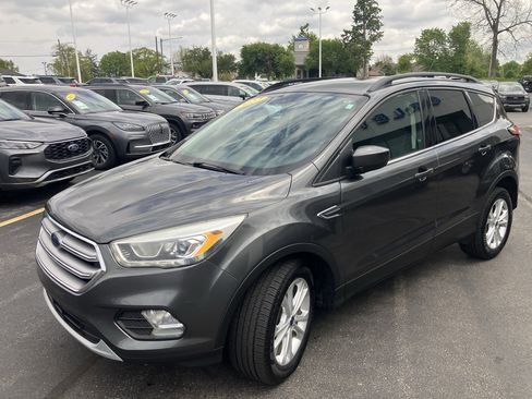 Used 2017 Ford Escape SE w/ Equipment Group 201A FWD image 3