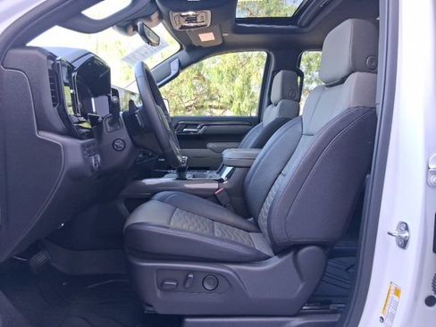 Used 2025 Chevrolet Silverado 1500 ZR2 w/ Technology Package image 22