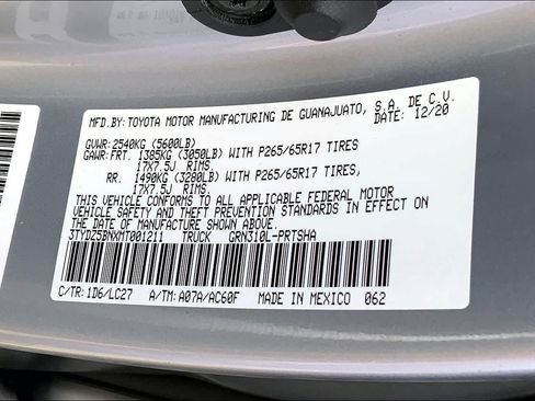 Used 2021 Toyota Tacoma TRD Sport w/ TRD Premium Sport Package AWD/4WD image 31