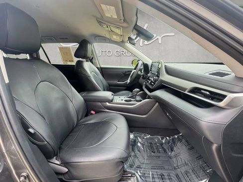 Used 2021 Toyota Highlander L FWD image 24