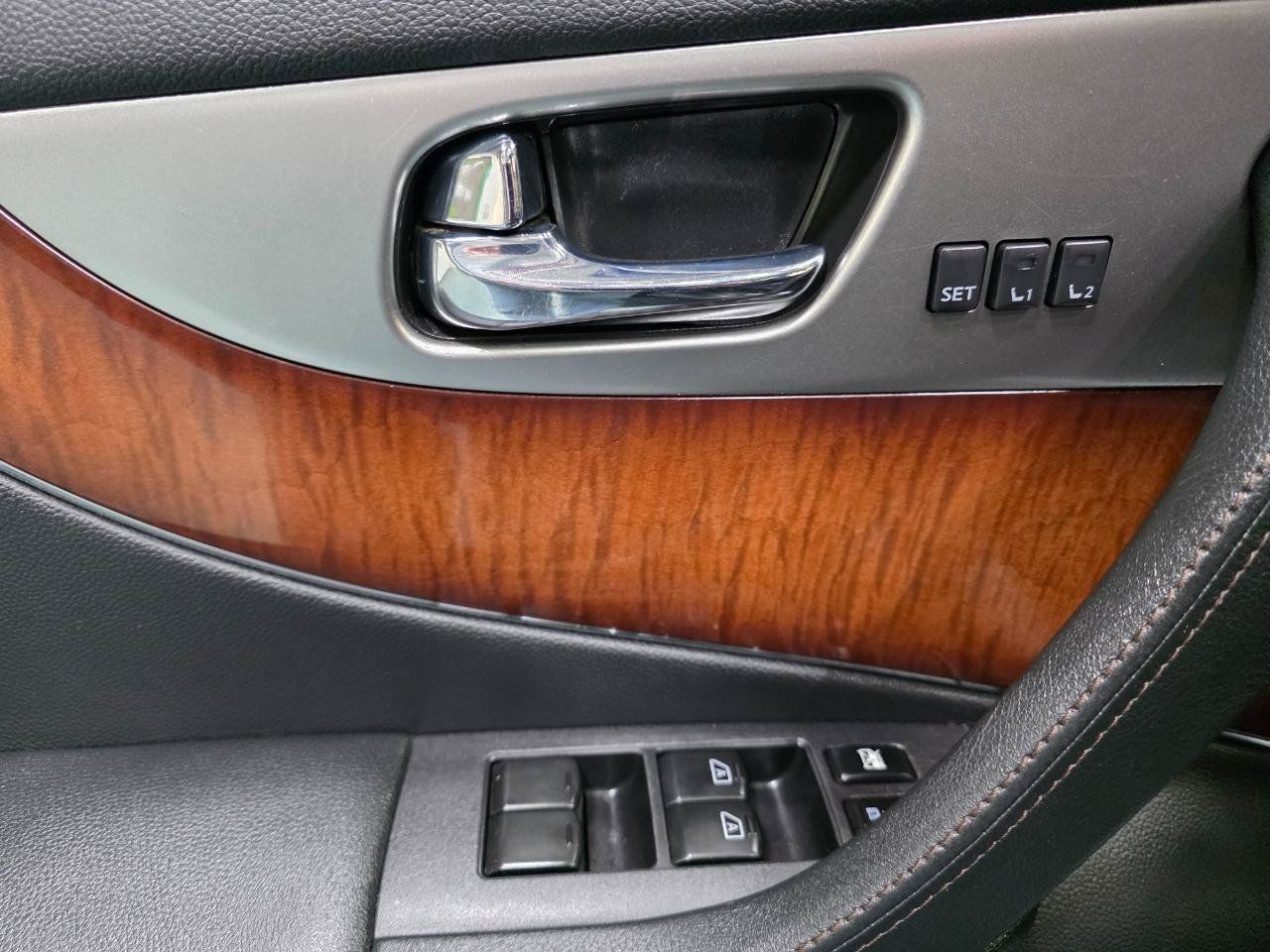 Used 2013 INFINITI FX37 AWD w/ Premium Pkg image 18