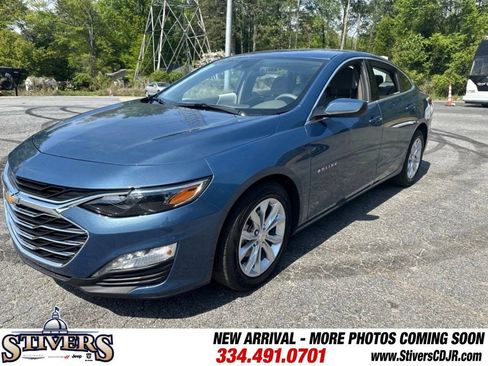 Used 2025 Chevrolet Malibu LT image 3