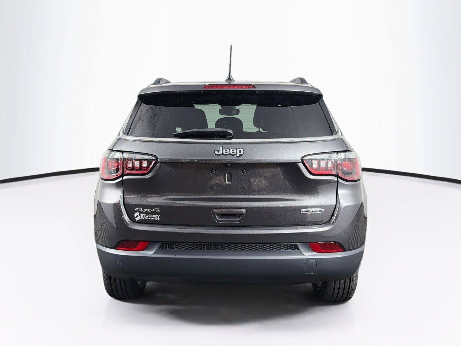 Used 2023 Jeep Compass Latitude w/ Sun and Sound Group AWD/4WD image 10