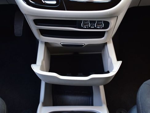 Used 2023 Chrysler Voyager LX FWD image 33