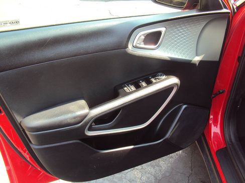 Used 2020 Kia Soul LX FWD image 8