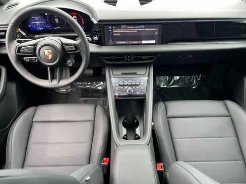 Certified 2025 Porsche Macan Electric image 6