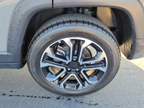 Used 2024 Jeep Compass Limited image 5