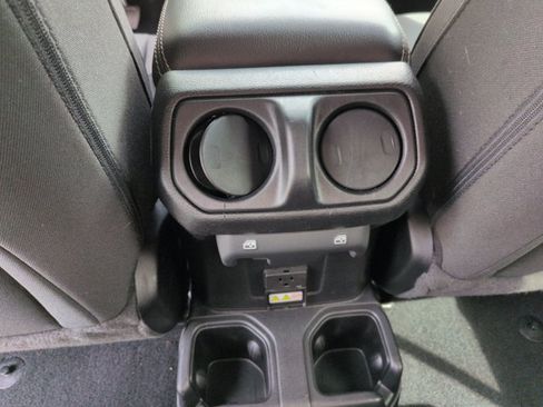 Used 2023 Jeep Gladiator Overland AWD/4WD image 16