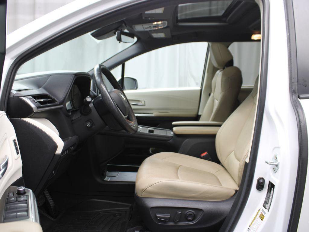 Used 2024 Toyota Sienna Limited AWD/4WD image 15