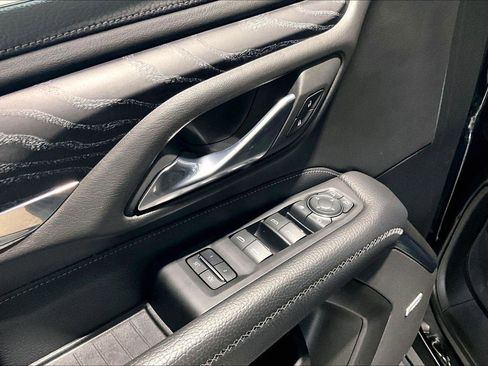 Used 2023 GMC Yukon XL Denali image 38