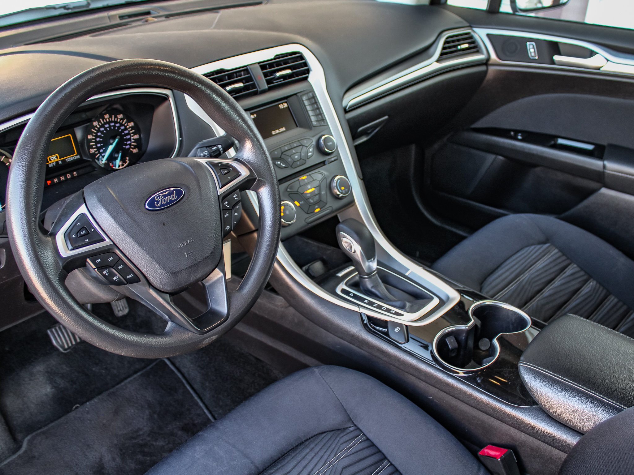 Used 2016 Ford Fusion SE FWD image 16