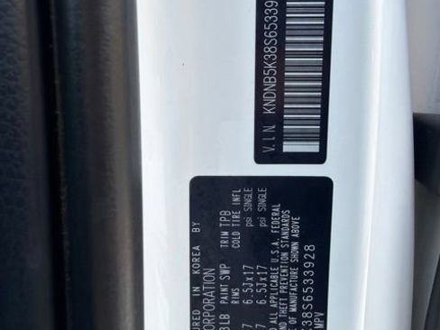 Used 2025 Kia Carnival FWD image 35