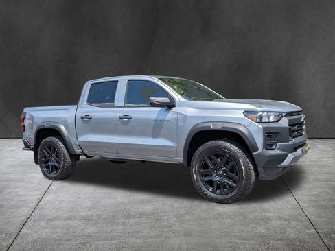 Used 2025 Chevrolet Colorado Trail Boss AWD/4WD image 2
