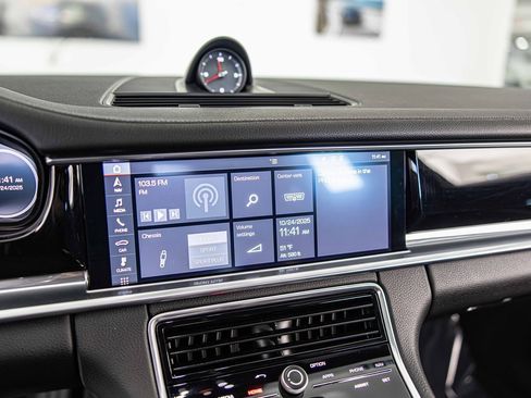 Used 2019 Porsche Panamera image 28