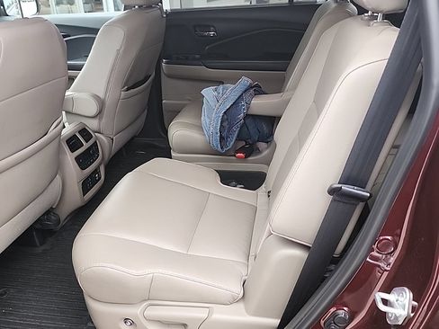 Used 2021 Honda Pilot Touring image 5