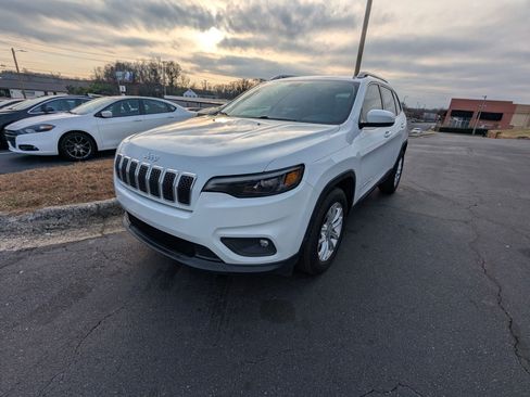 Used 2019 Jeep Cherokee Latitude w/ Popular Appearance Group image 3