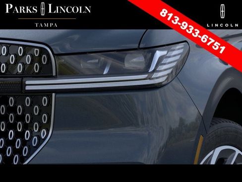 New 2026 Lincoln Navigator Reserve AWD/4WD image 18