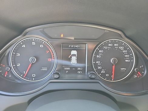 Used 2017 Audi Q5 2.0T Premium Plus w/ Technology Package image 18