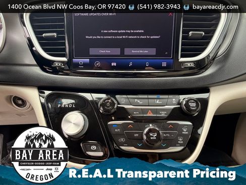 Used 2021 Chrysler Pacifica Touring-L FWD image 22