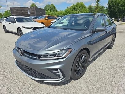 Used 2025 Volkswagen Jetta SE w/ Sunroof Package