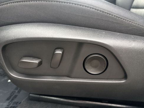 Used 2025 Chevrolet Equinox LT w/ Convenience Package II FWD image 13