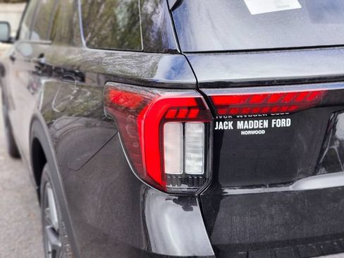 New 2026 Ford Explorer ST-Line w/ ST-Line Street Pack AWD/4WD image 9
