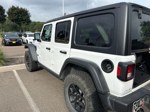 Used 2024 Jeep Wrangler Unlimited Sport AWD/4WD image 4