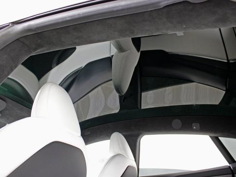 Used 2022 Tesla Model S Plaid image 17