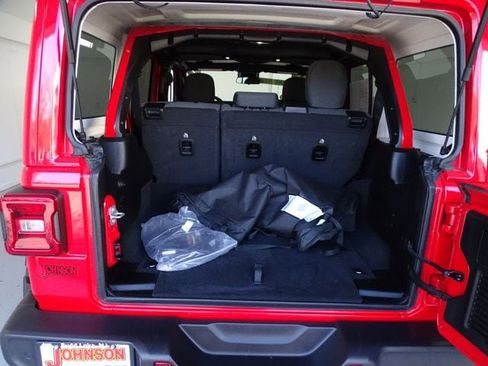 Used 2025 Jeep Wrangler Unlimited Sahara w/ Safety Group image 20