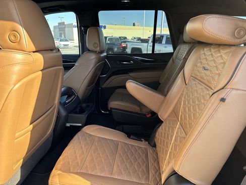 Used 2021 Cadillac Escalade Premium Luxury image 7