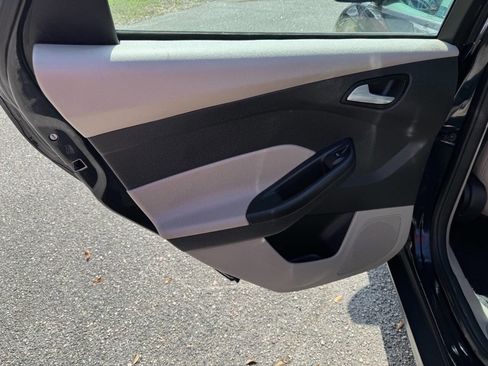 Used 2016 Ford Focus SE image 40
