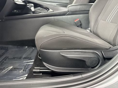 Used 2025 Hyundai Elantra SEL FWD image 21