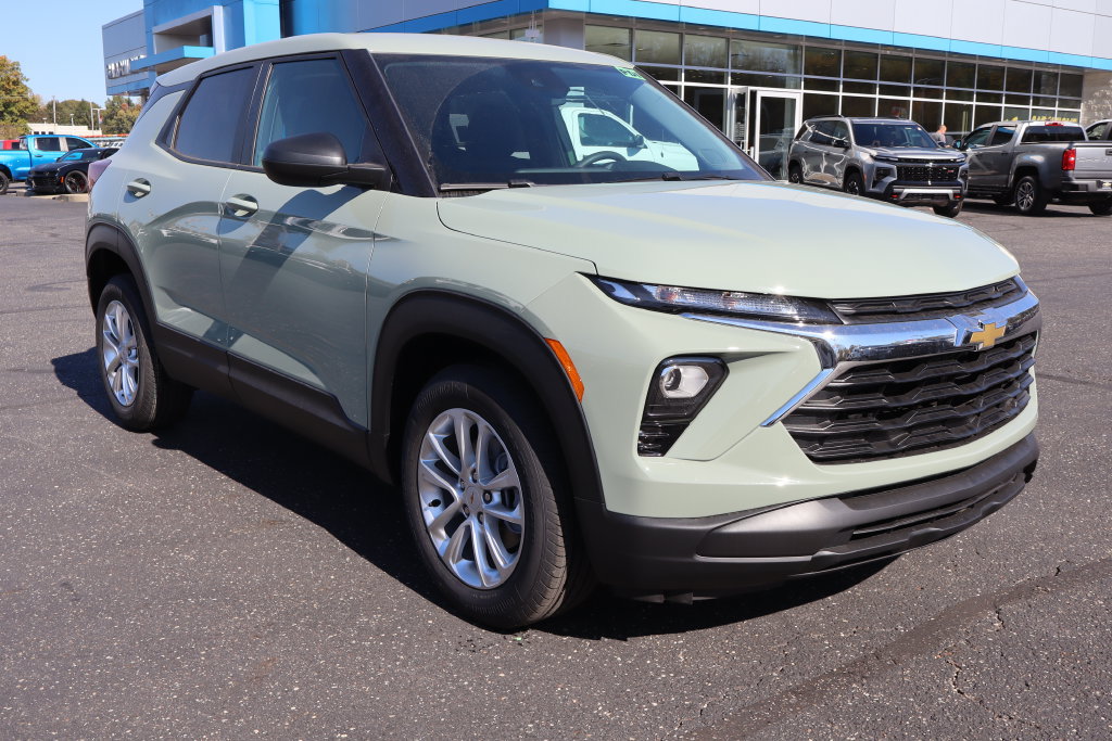 New 2026 Chevrolet TrailBlazer LS w/ LS Convenience Package FWD image 2
