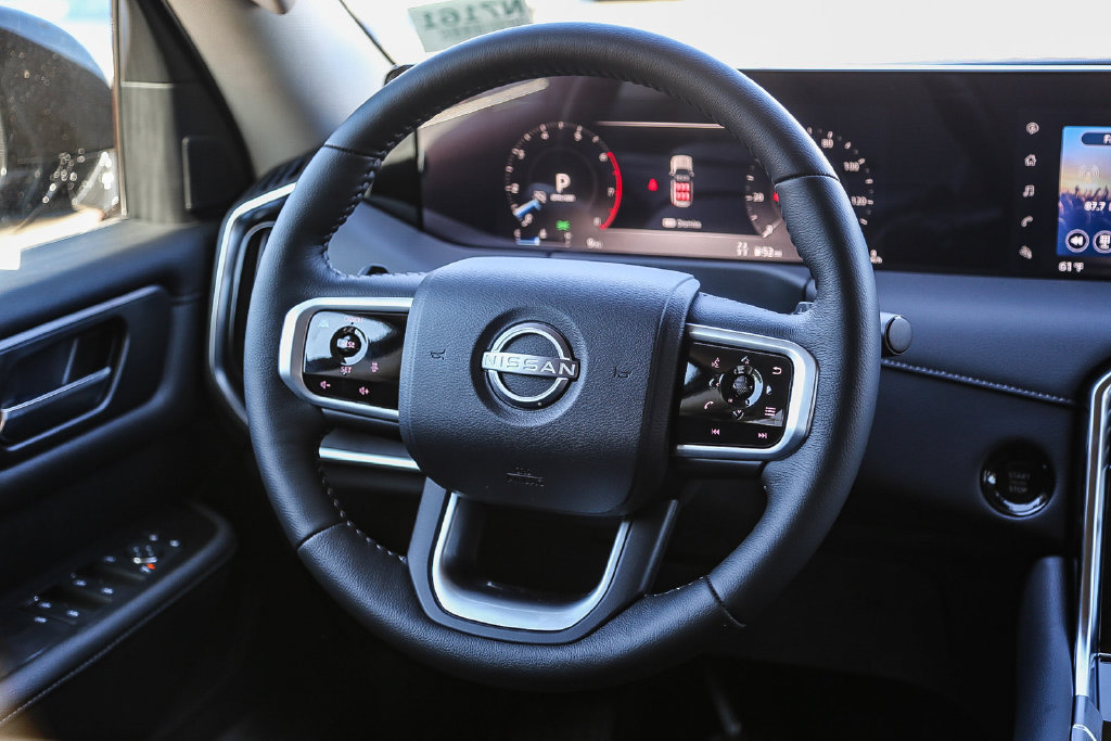 Used 2025 Nissan Armada SV AWD/4WD image 17