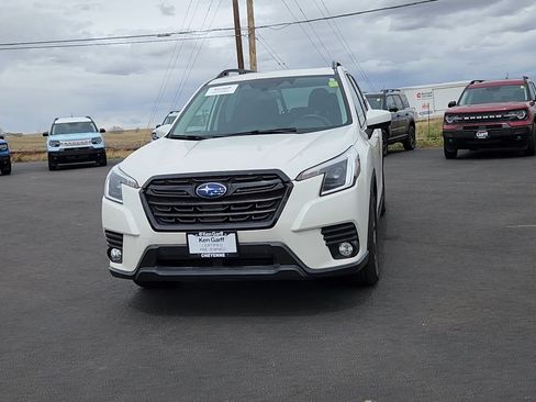 Used 2022 Subaru Forester Premium AWD/4WD image 4