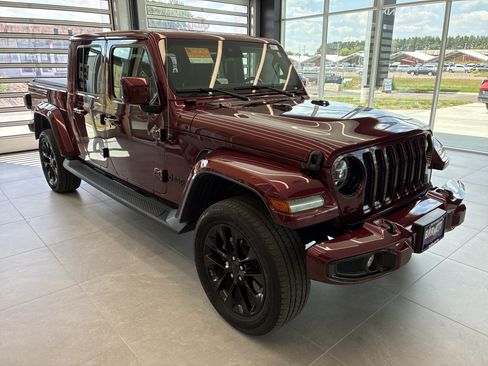 Used 2021 Jeep Gladiator Overland AWD/4WD image 4