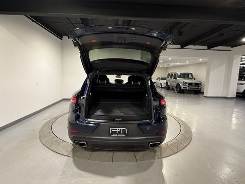 Used 2024 Porsche Cayenne AWD/4WD image 17