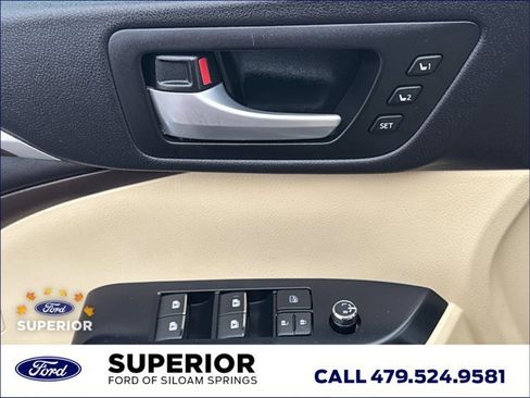 Used 2016 Toyota Highlander Limited w/ Driver Technology Package image 23