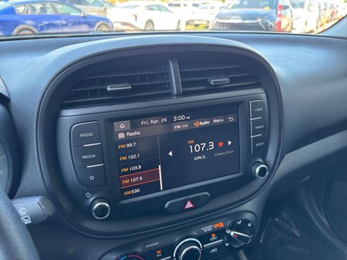Used 2025 Kia Soul LX w/ LX Technology Package FWD image 20