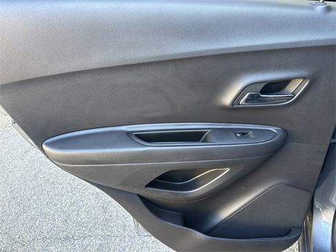 Used 2019 Chevrolet Trax LT w/ LT Convenience Package image 27