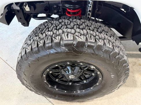 Used 2015 Jeep Wrangler Unlimited Rubicon w/ Connectivity Group AWD/4WD image 13
